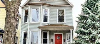 3BR Spacious Home Away From Home. Coziest neighborhood in Chicago.