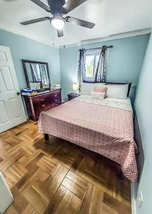 2 bedrooms, iron/ironing board, free WiFi, bed sheets