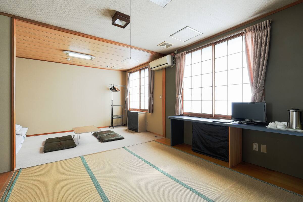 Habitación tradicional, para no fumadores, baño compartido (Japanese Room up to 6 guests) | Wifi gratis