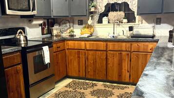 Geladeira, micro-ondas, fogão, cooktop