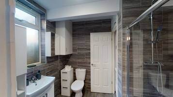 Comfort Apartment | Bathroom | Shower