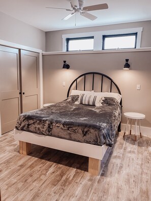 3 bedrooms, desk, iron/ironing board, free WiFi