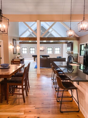 Family Friendly Newfound Lake Home, Sleeps 10, Pool Table, Kayaks & Paddleboards