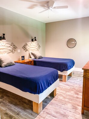 3 bedrooms, desk, iron/ironing board, free WiFi
