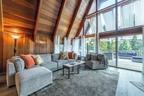 Smart TV, fireplace, DVD player, offices - Hebron House-7 mi to GNP & Adventure-4bd/2.5ba (Coram)