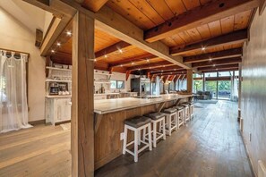 Fridge, microwave, oven, stovetop - Hebron House-7 mi to GNP & Adventure-4bd/2.5ba (Coram)