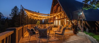 Relax at Hebron House-sleeps 12 - 7 miles to Glacier w/scenic views & comfort!