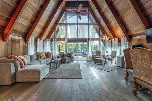 Hebron House-7 mi to GNP & Adventure-4bd/2.5ba