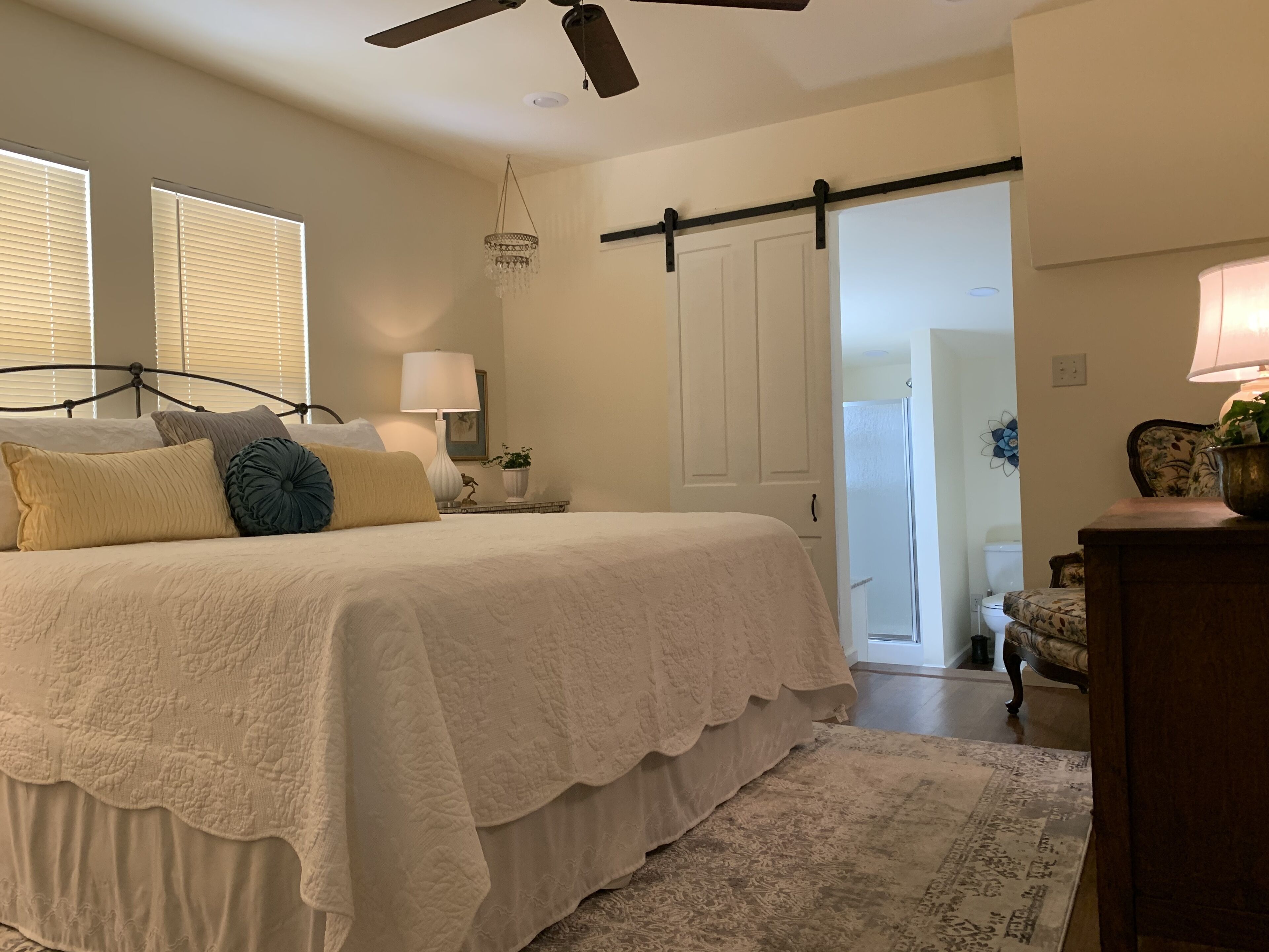 2 bedrooms, desk, iron/ironing board, free WiFi