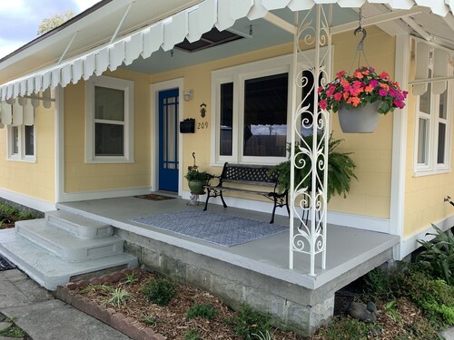 Located in the heart of Breaux Bridge historic district, perfect for all events.
