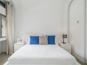 6 slaapkamers, een strijkplank/strijkijzer, wifi, beddengoed