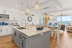 雪櫃、微波爐、焗爐、爐具