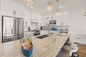 雪櫃、微波爐、焗爐、爐具