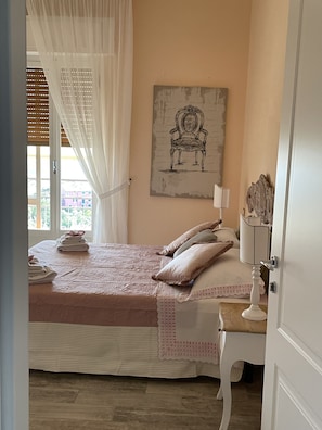 3 chambres, bureau, accès au Wi-Fi (inclus), literie fournie