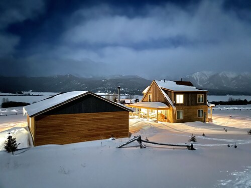 MODERN RUSTIC CABIN WITH WATER ACCESS AND BOAT DOCK [SLEEPS 17]