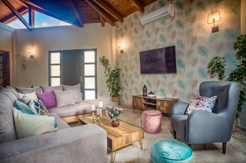 Villa Sophie   Sunny Retreat!