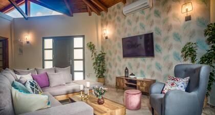 Villa Sophie Sunny Retreat!