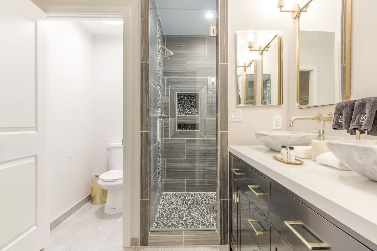 Bathtub, hair dryer, towels