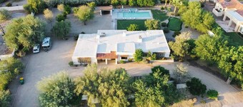 Lincoln Glow by LuxeKey: The Perfect Camelback Playground