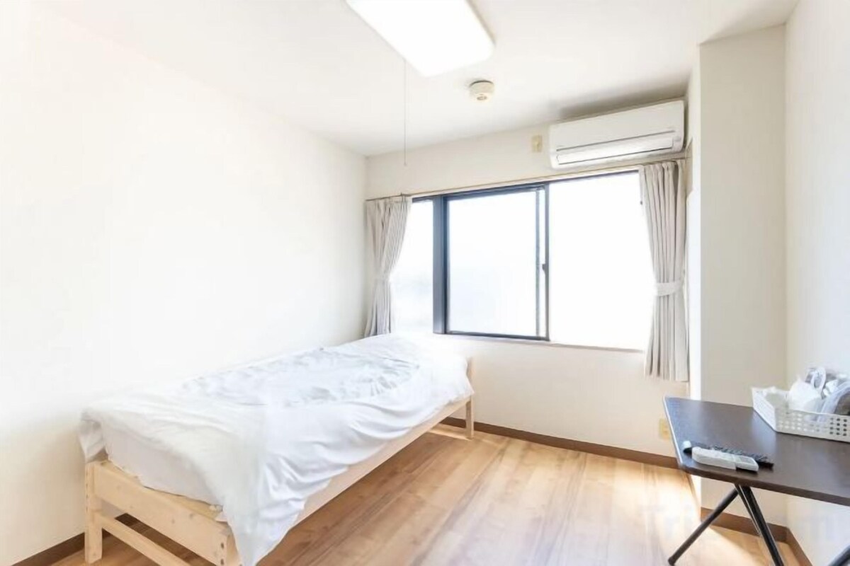 WiFi (free), bed sheets