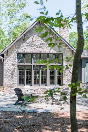 Terrace/patio - Beautiful Home on Hole 5 of the GCTN - Stay here for the NCAA Golf May 16-20 (Kingston Springs)