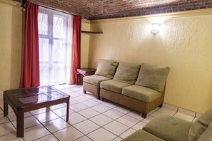 Classic Suite, 1 King Bed | Living area - Hotel Hacienda de Cobos (Guanajuato)