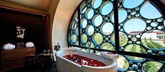 Cava and Hotel Mastinell