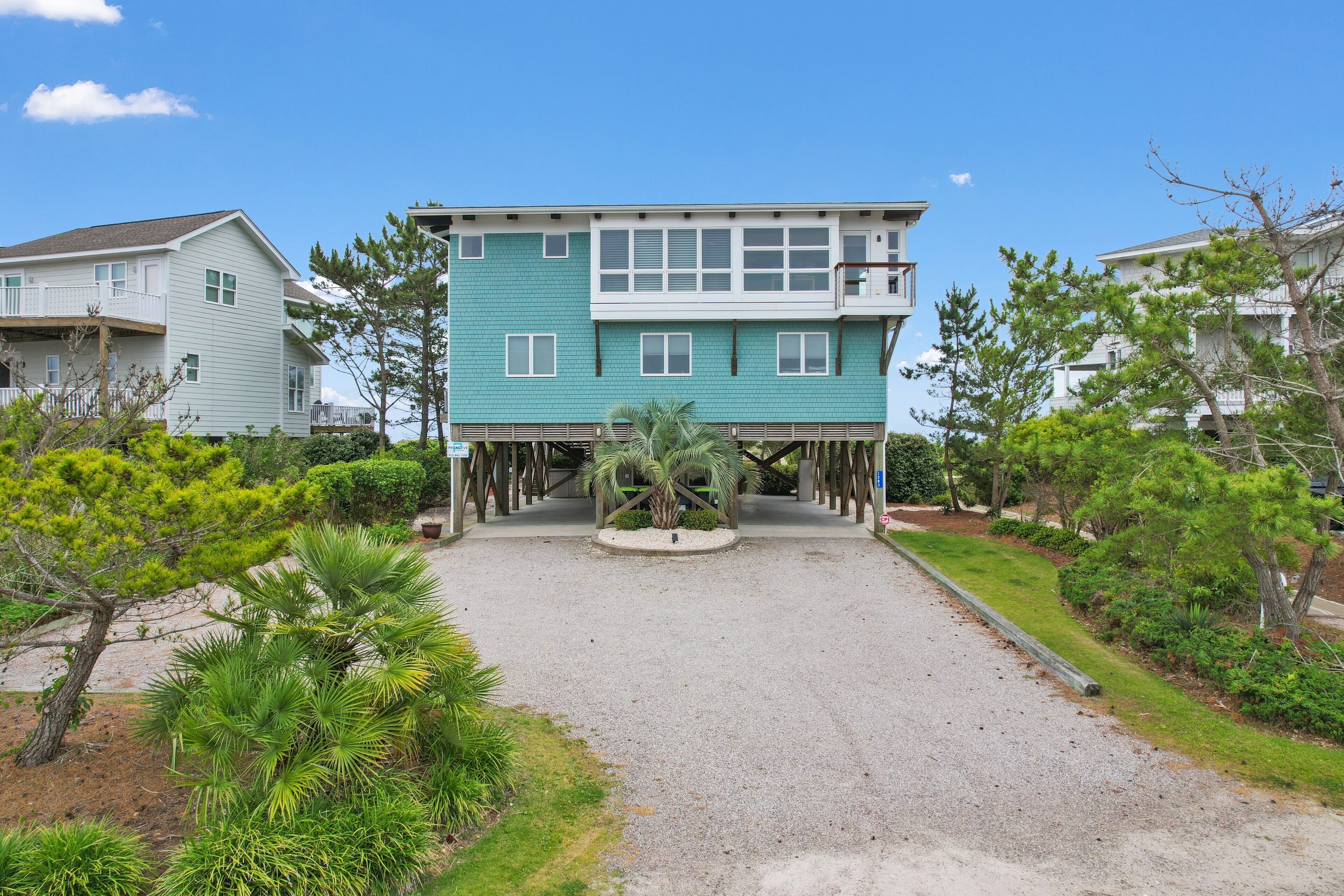 "Aqualuxe" Luxury oceanfront 6 bedroom, 5.5 bathroom home with New Pool for 2022 Season