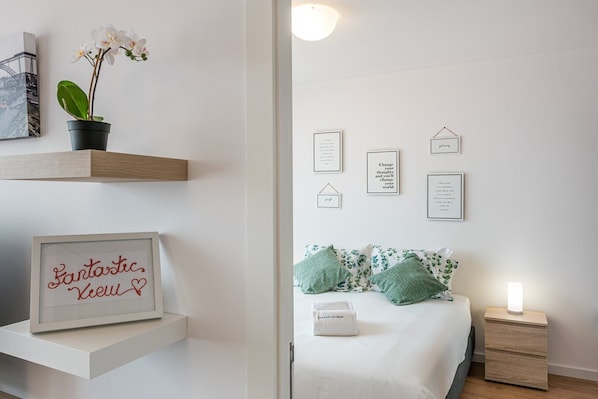 1 bedroom, desk, iron/ironing board, Internet