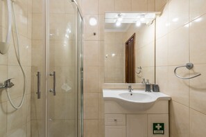 تجهيزات دش، مجففات شعر، مناشف، صابون