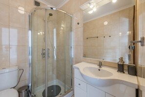 Shower, hair dryer, towels, soap - GuestReady - Porto Magic View (Vila Nova de Gaia)