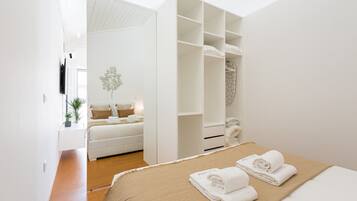 Desk, free internet, bed sheets