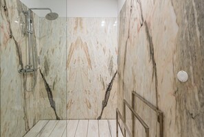 Shower, hair dryer, towels, soap - GuestReady - Blueberry Pie in the Balcony (Porto)