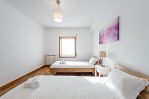 2 chambres, fer et planche à repasser, accès Internet, draps fournis