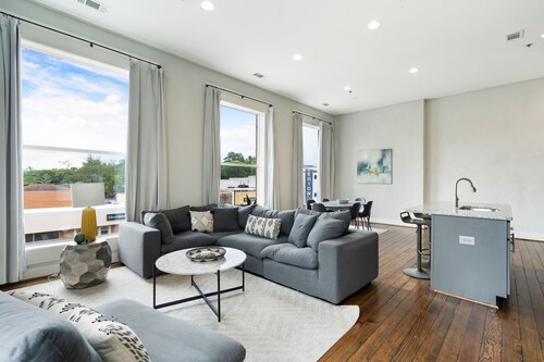 2 Bedroom Downtown Cartersville Loft 2