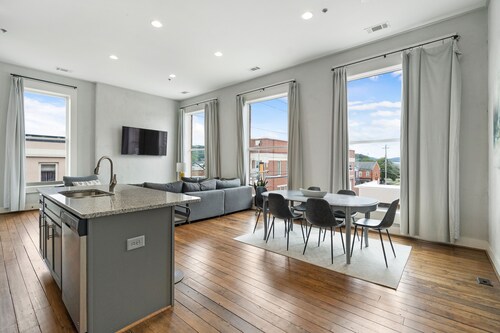 2 Bedroom Downtown Cartersville Loft 2