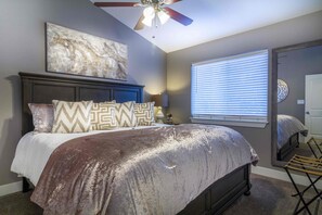 2 habitaciones, escritorio, tabla de planchar con plancha y wifi gratis 