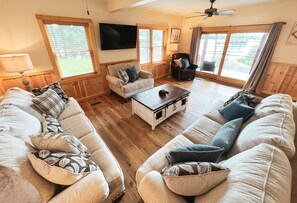 Una Smart TV, una chimenea