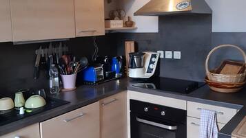 Réfrigérateur, four, plaque de cuisson, lave-vaisselle