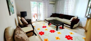 Deluxe Apartment | Living area