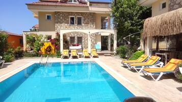 حمّام سباحة خارجي موسمي