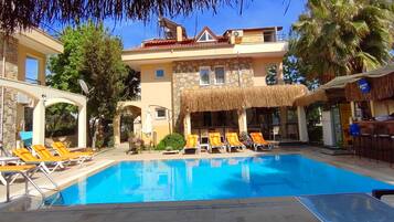 حمّام سباحة خارجي موسمي