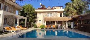 Seasonal outdoor pool - Cileks Apart Otel (Fethiye)