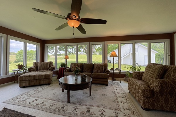 Smart TV, chimenea, reproductor de DVD, futbolito