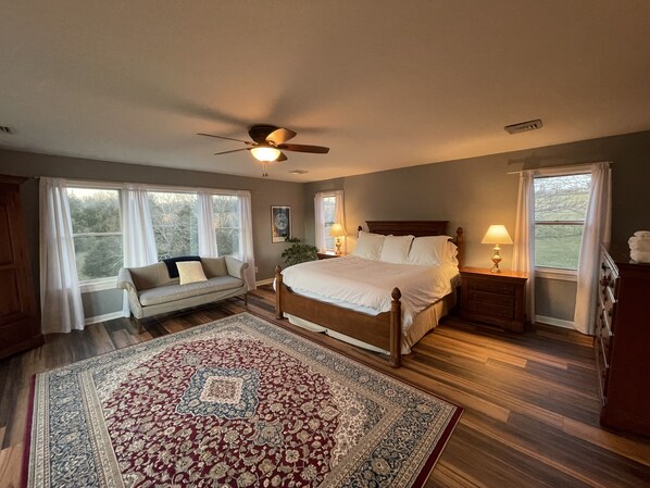 5 bedrooms, desk, iron/ironing board, free WiFi