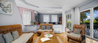 Haus D&E with private Pool by 22Estates