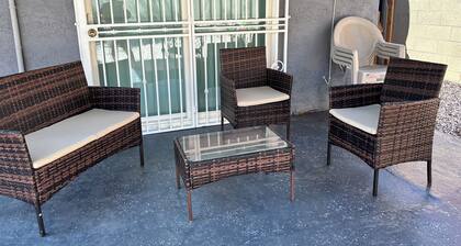 Nice 3 bedroom's house owner occ and 2 bathroom with fast WI-Fi, Full Kitchen