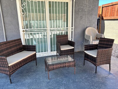 Nice 3 bedroom's house owner occ and 2 bathroom with fast WI-Fi, Full Kitchen