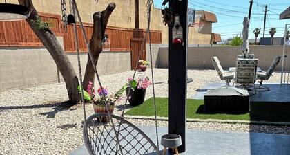 Nice 3 bedroom's house owner occ and 2 bathroom with fast WI-Fi, Full Kitchen