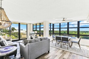 Appart'hôtel, 1 très grand lit (South Seas Tower 4-311) | Salle de séjour